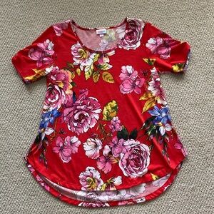 LulaRoe Morgan Short Sleeve T-Shirt Red Rose Print Flowers Size Small Floral EUC